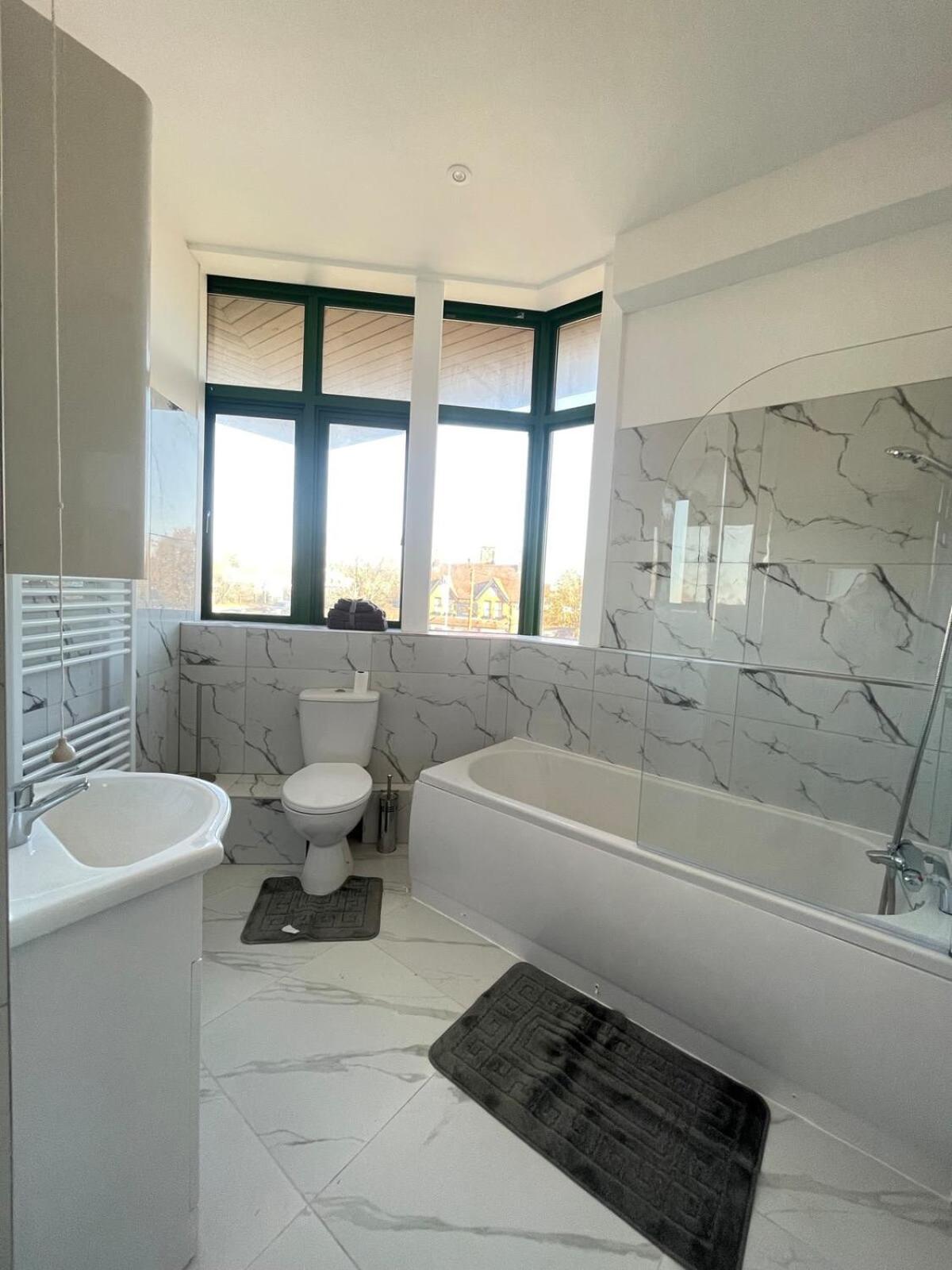 1 Bedroom Apartment - Flitwick - Contractor Friendly - Tourist Ready - Full Kitchen - Wifi - Smart Tv - Sofa Bed - Free Parking - Ideal For Short Or Long Stays Kültér fotó